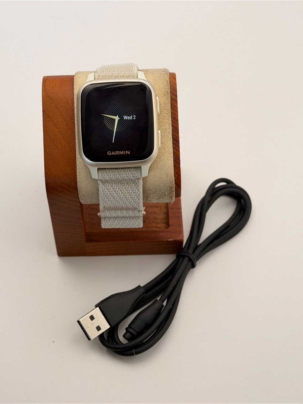 Garmin Venu SQ, Tested, Very Good, Charger Included, Rare Color, White/gold